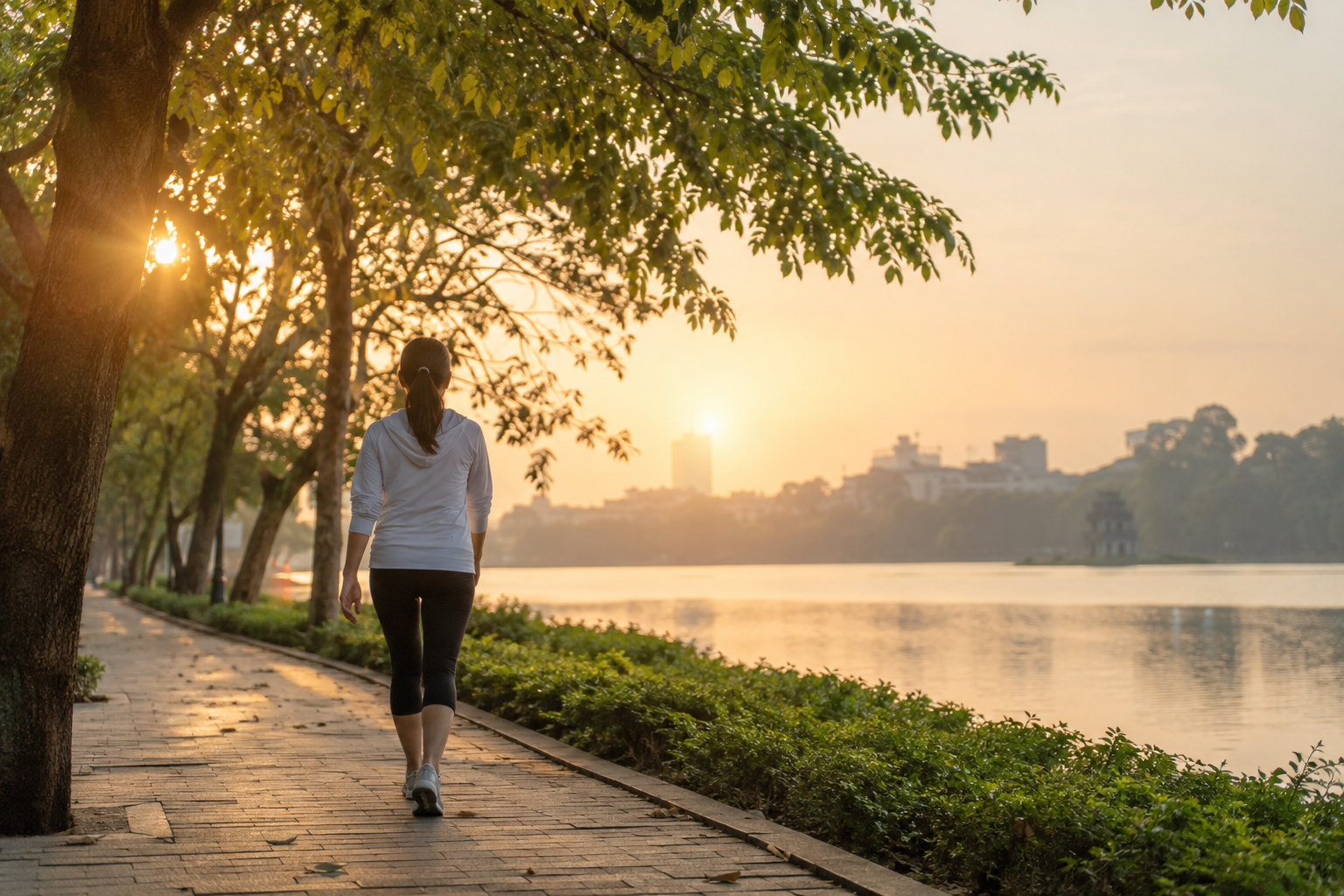 Vận động nhẹ ngoài trời là một phần của nhịp sống lành mạnh